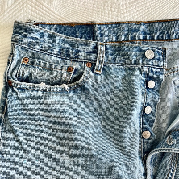 VINTAGE Distressed Levi’s 501 Jeans Made in USA - Picture 6 of 12